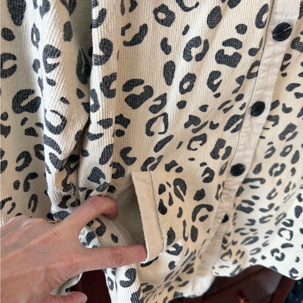 Leopard Print Women’s lightweight Jacket - Picture 4 of 5